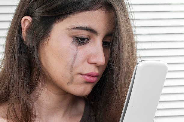 The Ultimate Guide to Eye Makeup for Sensitive Eyes in 2025